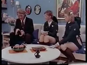 Pria itu masturbasi mengenakan video seks indo terbaru kaus kaki putih kakaknya