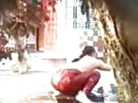Mendorong rumah video sex indonesia terbaru instrumennya ke topinya.