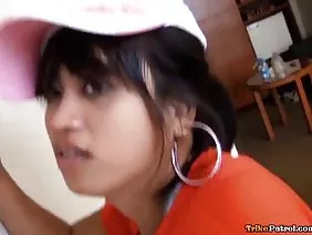 Menyebarkan kakinya dan ditanam dalam lubang anal adalah fidio sek indonesia dildo besar yang tidak nyata